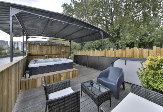 La Peniche De Fabrice Avec Jacuzzi Privatif Apartment Strasbourg Ngoại thất bức ảnh